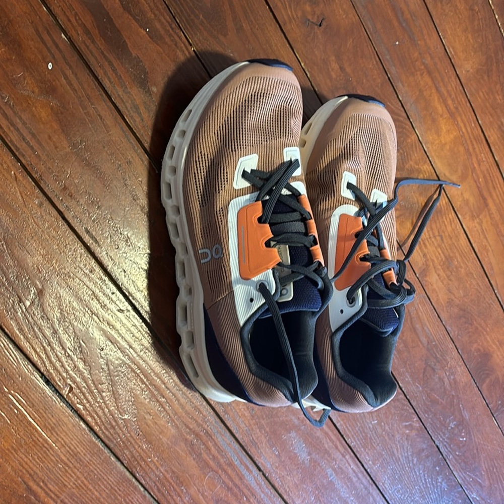 Women’s On Cloudvista size 8.5
